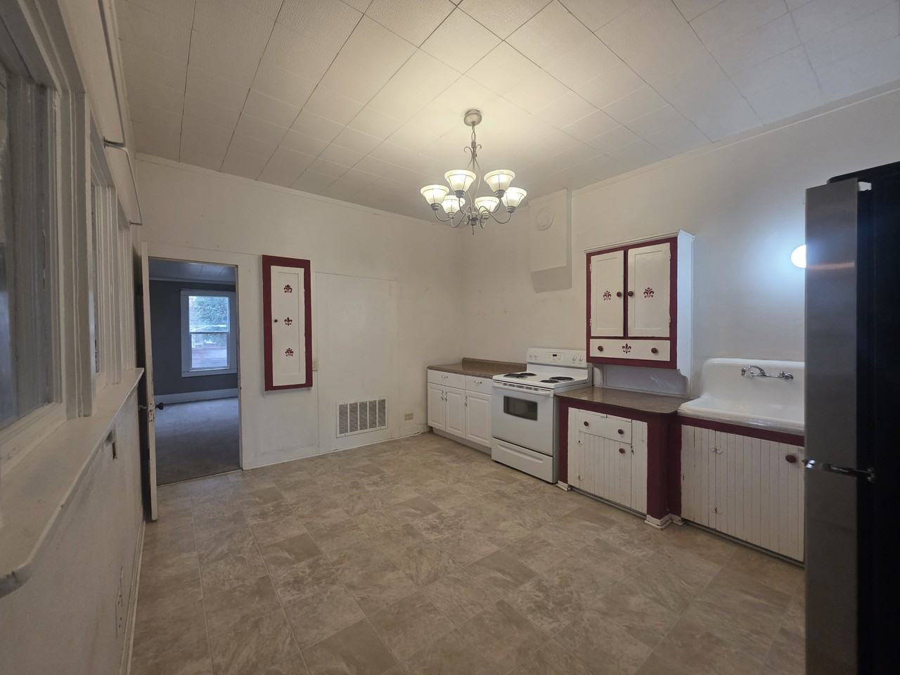 634 Southwest Church Street - Photo 7 of 20