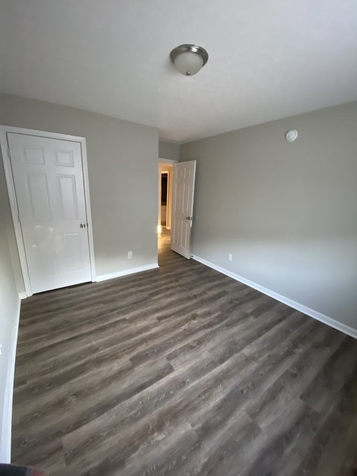 989 Bryant Way - Photo 3 of 35