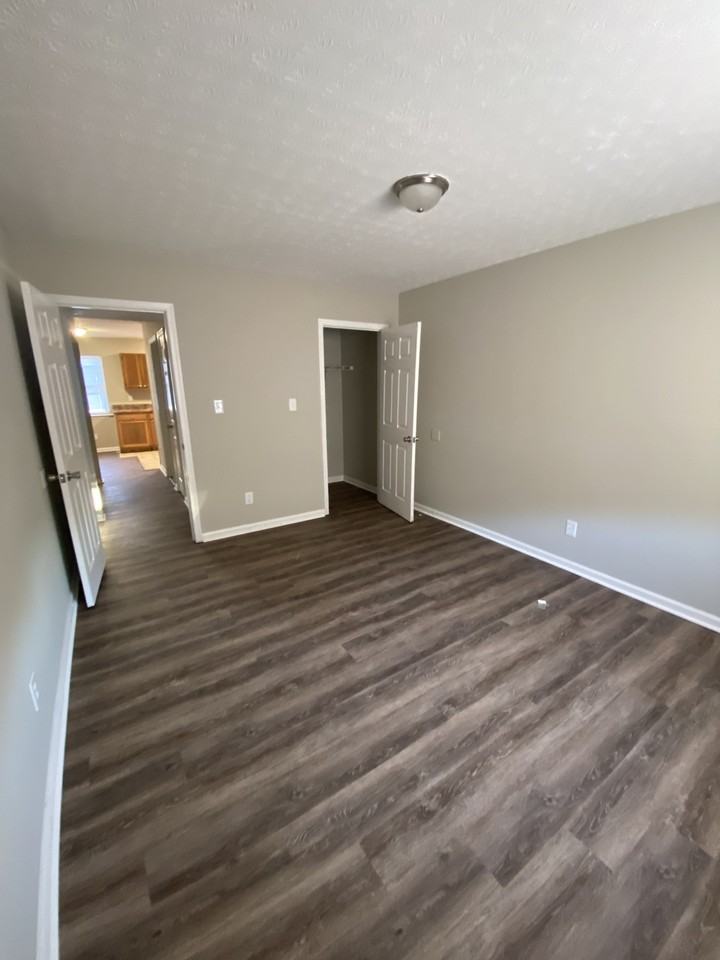 989 Bryant Way - Photo 4 of 35