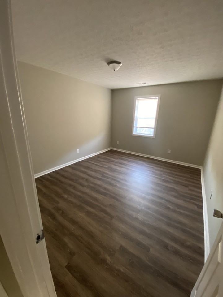 989 Bryant Way - Photo 5 of 35