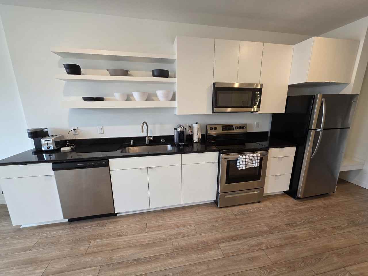 811 East Lake Street - Photo 3 of 17