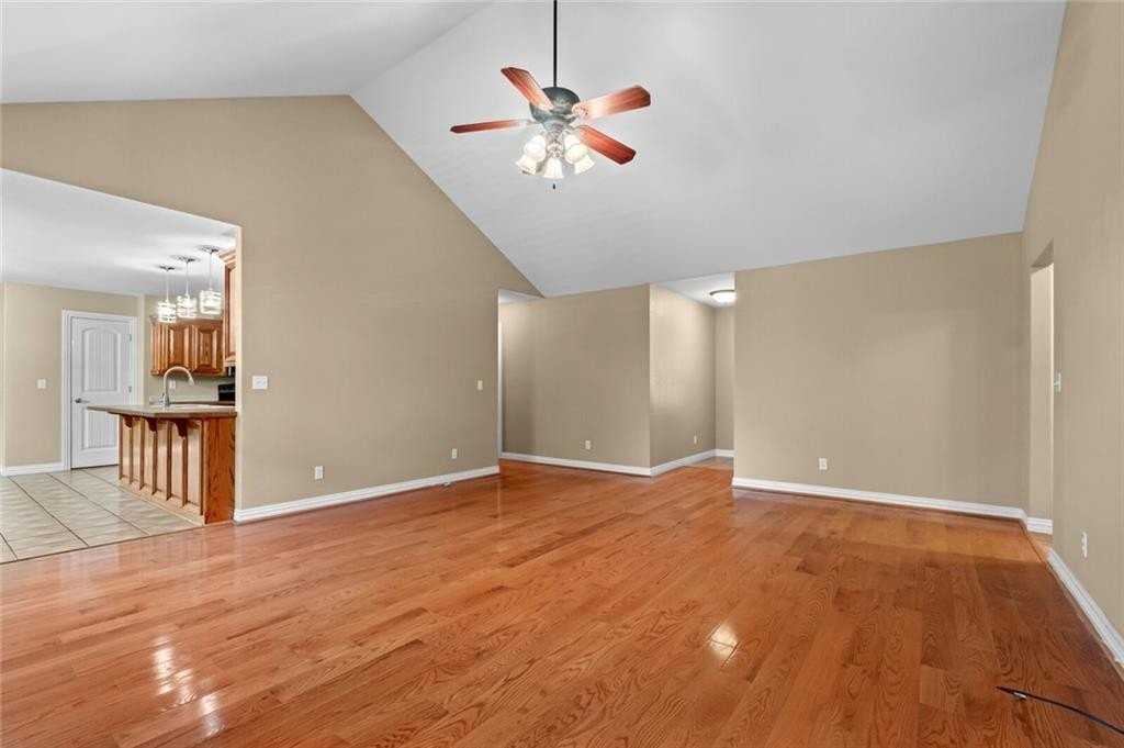 99 Buckingham Dr - Photo 7 of 34