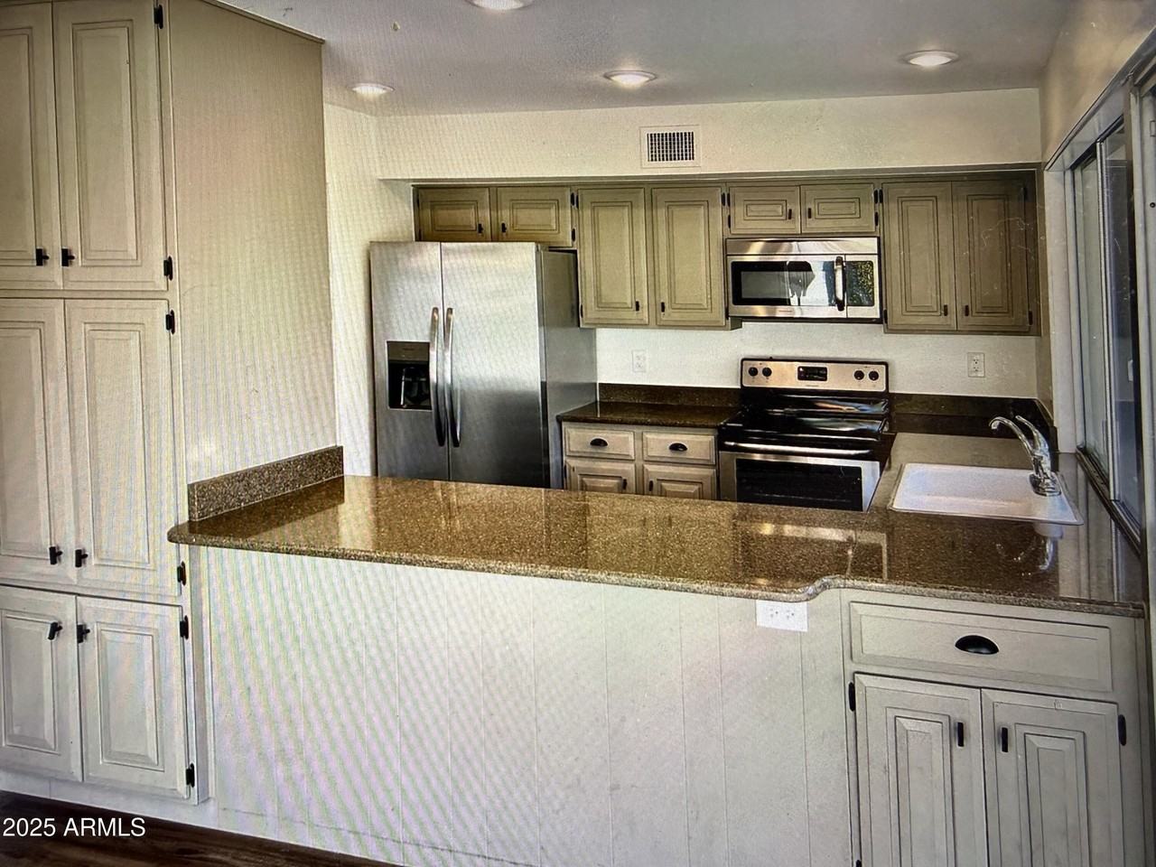 912 E Acacia Cir - Photo 3 of 18