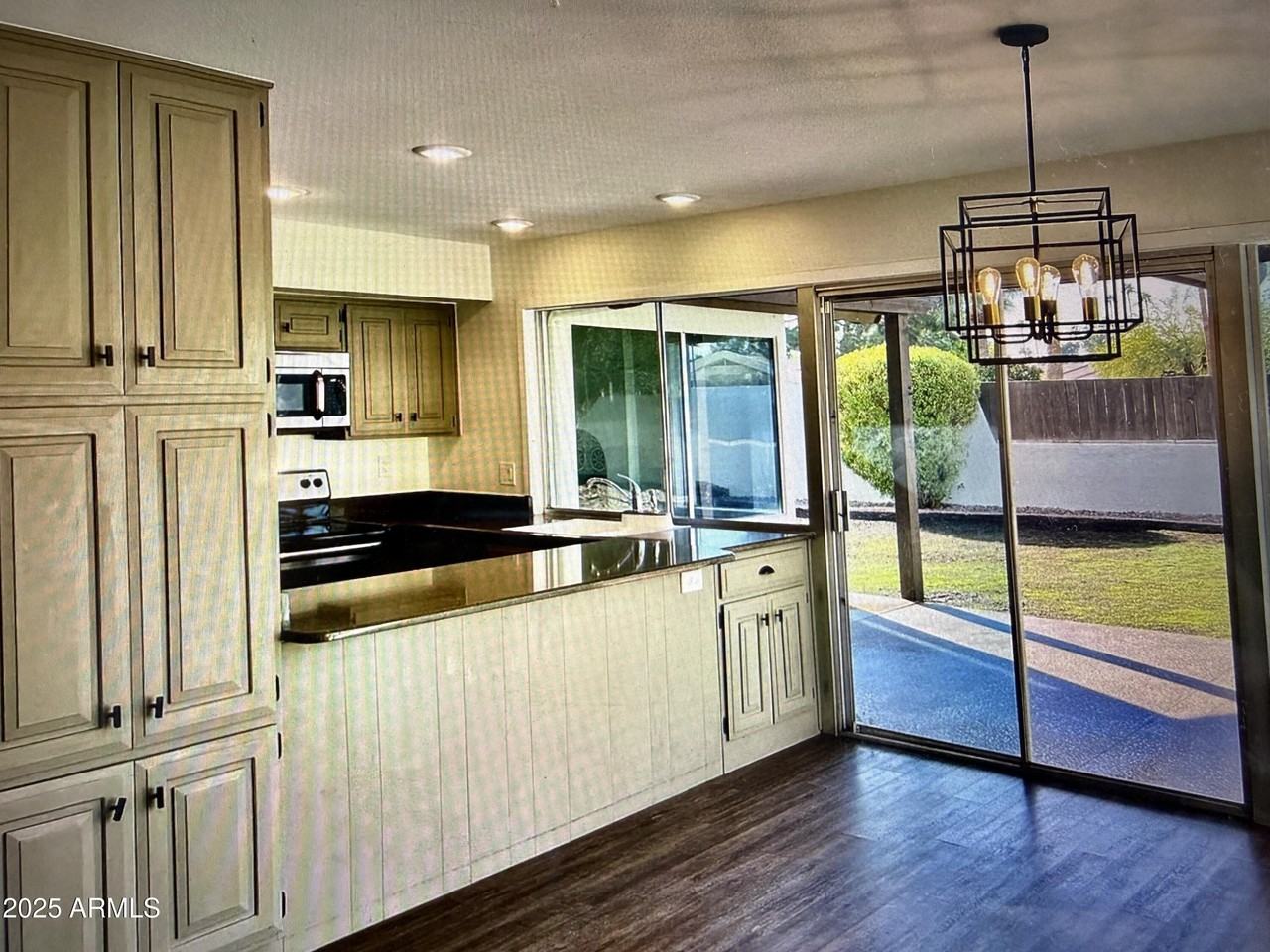 912 E Acacia Cir - Photo 5 of 18