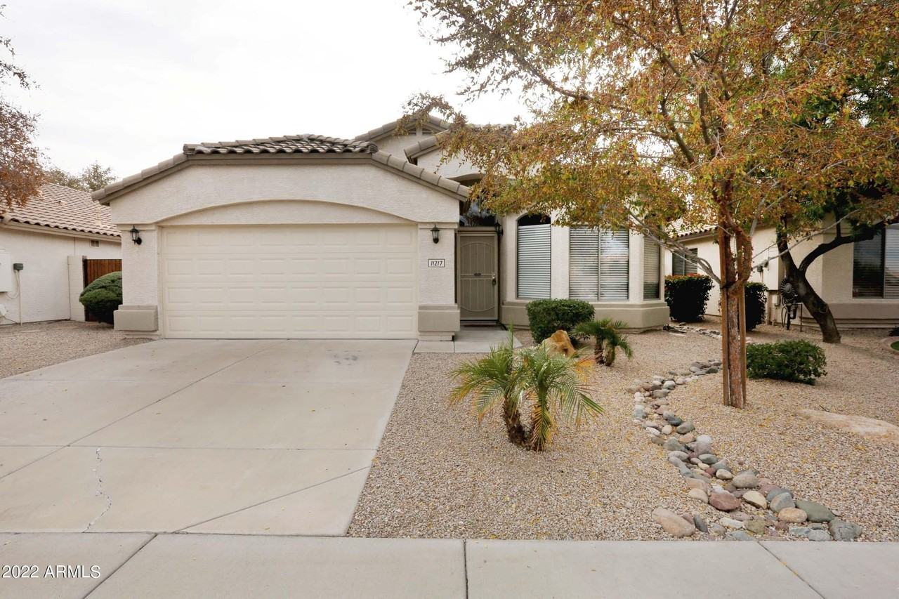 11217 W Edgemont Ave - Photo 5 of 47