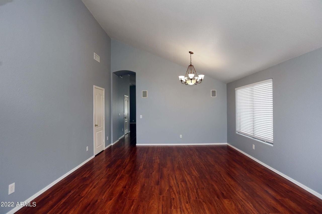 11217 W Edgemont Ave - Photo 6 of 47