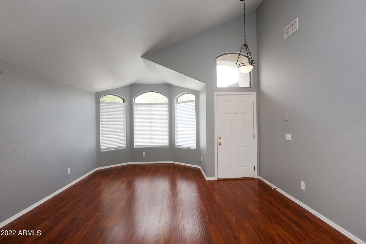 11217 W Edgemont Ave - Photo 7 of 47