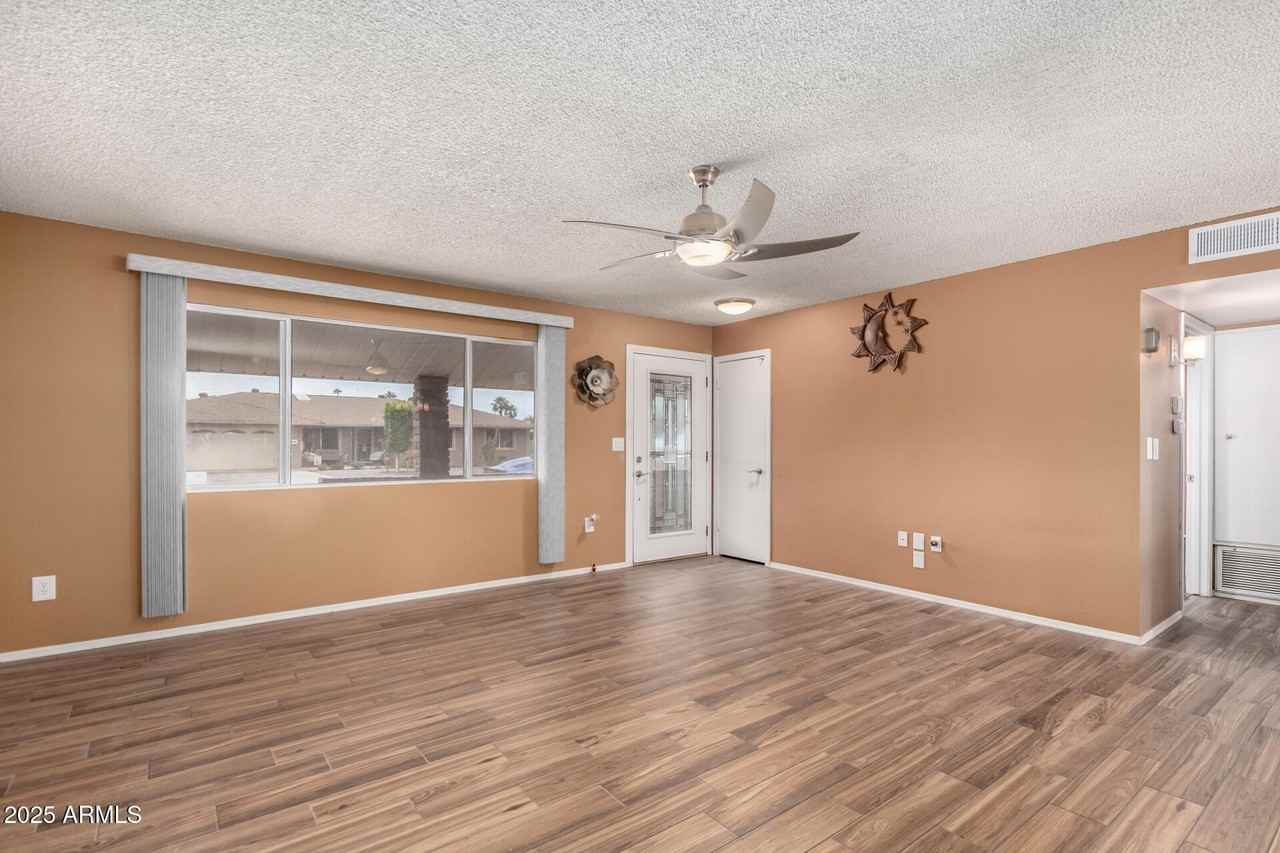 9430 W Arrowhead Dr - Photo 4 of 28