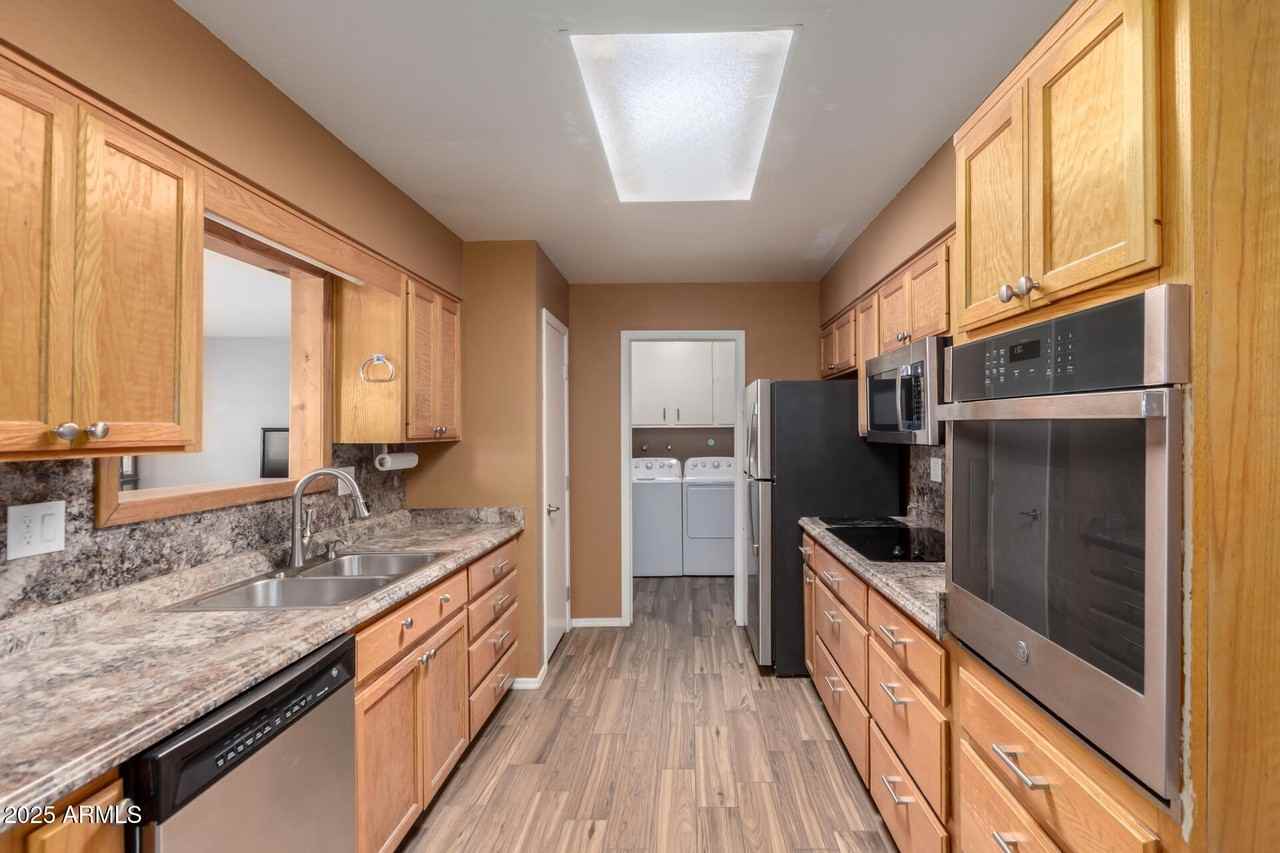 9430 W Arrowhead Dr - Photo 6 of 28