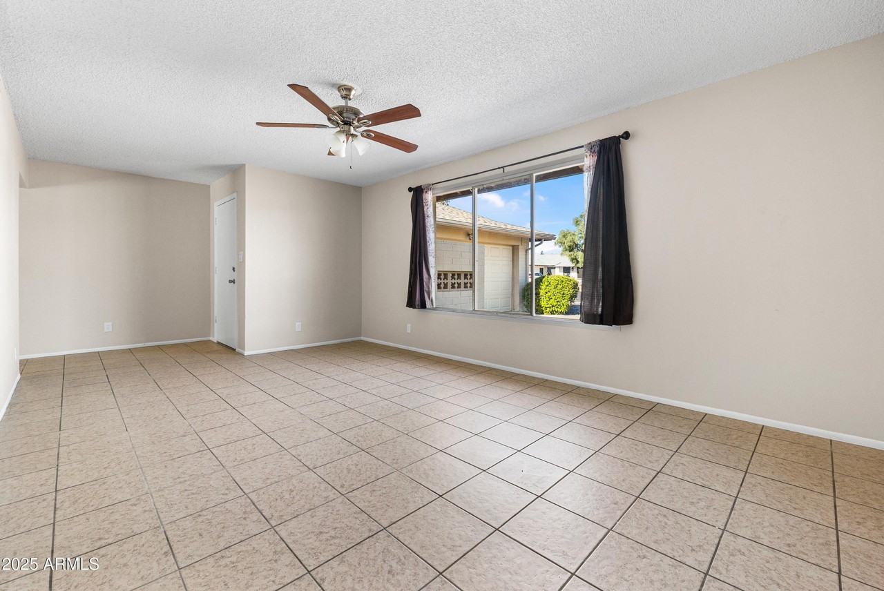 4401 W Claremont St - Photo 3 of 19