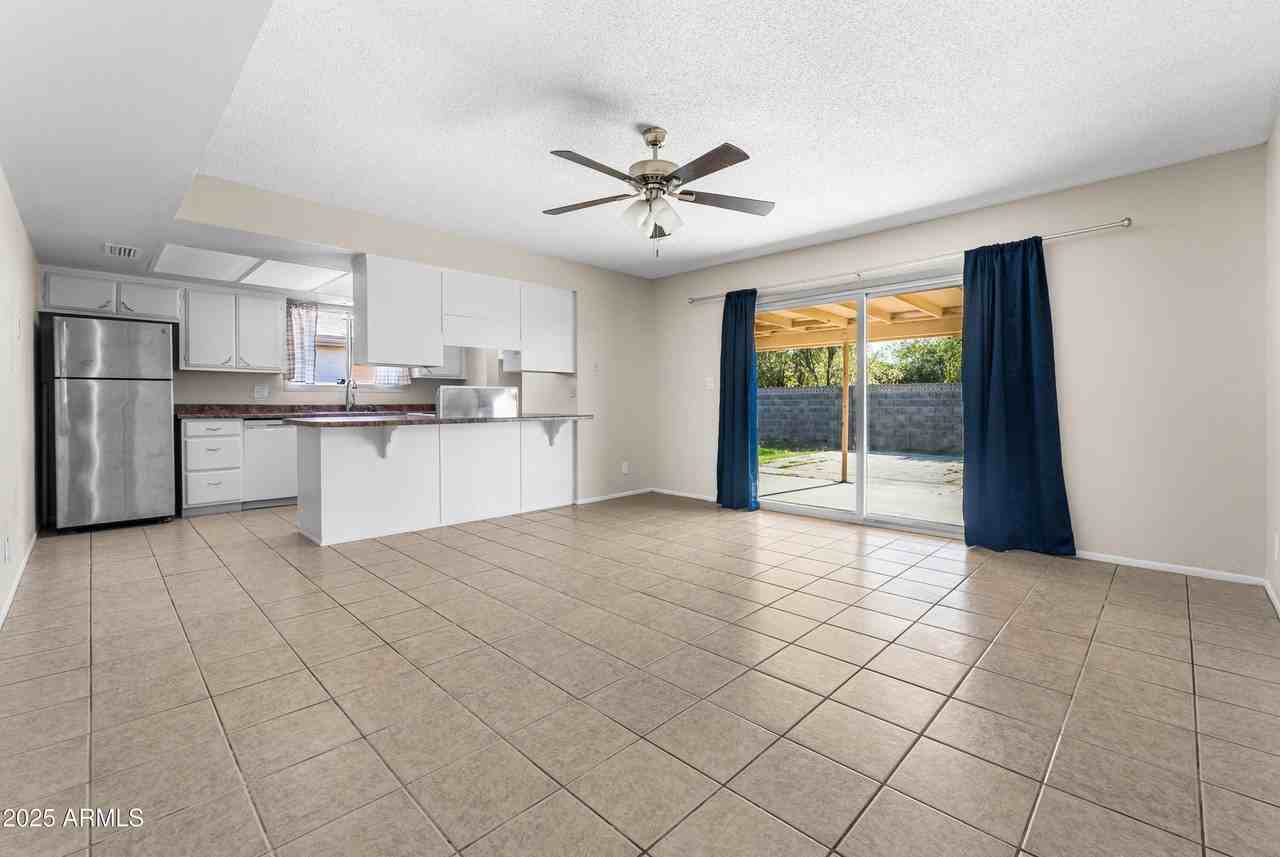 4401 W Claremont St - Photo 6 of 19