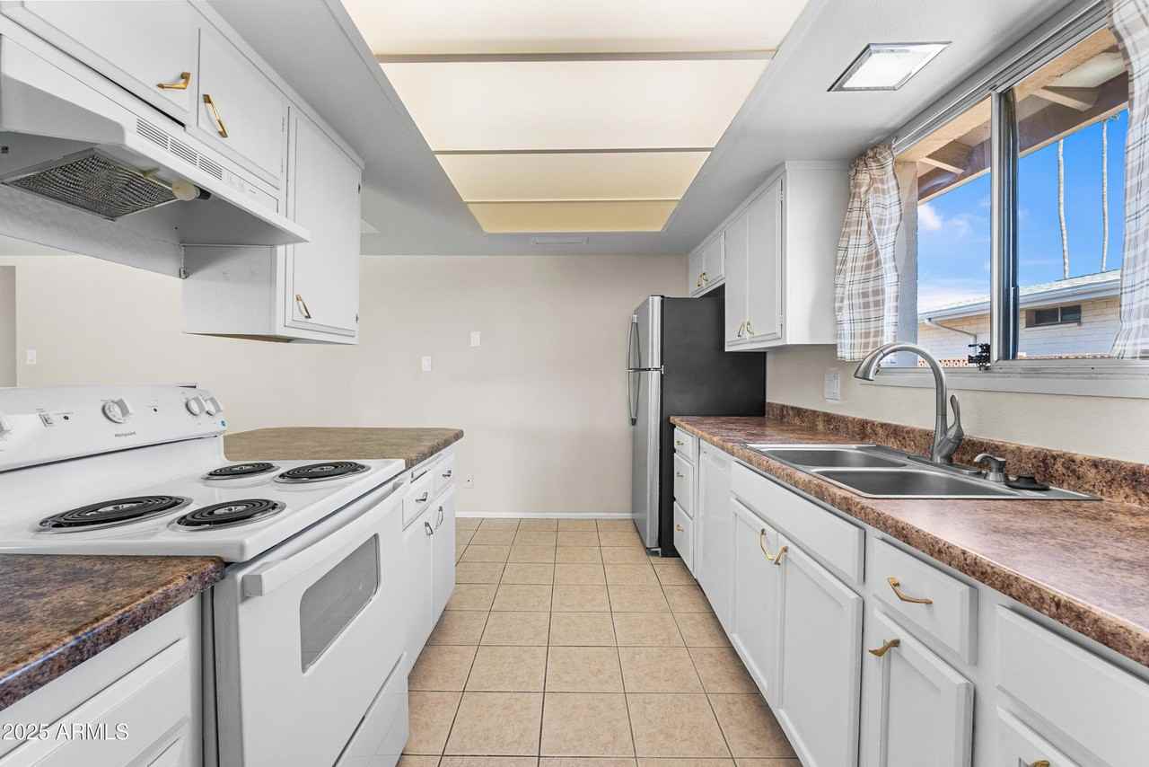 4401 W Claremont St - Photo 7 of 19