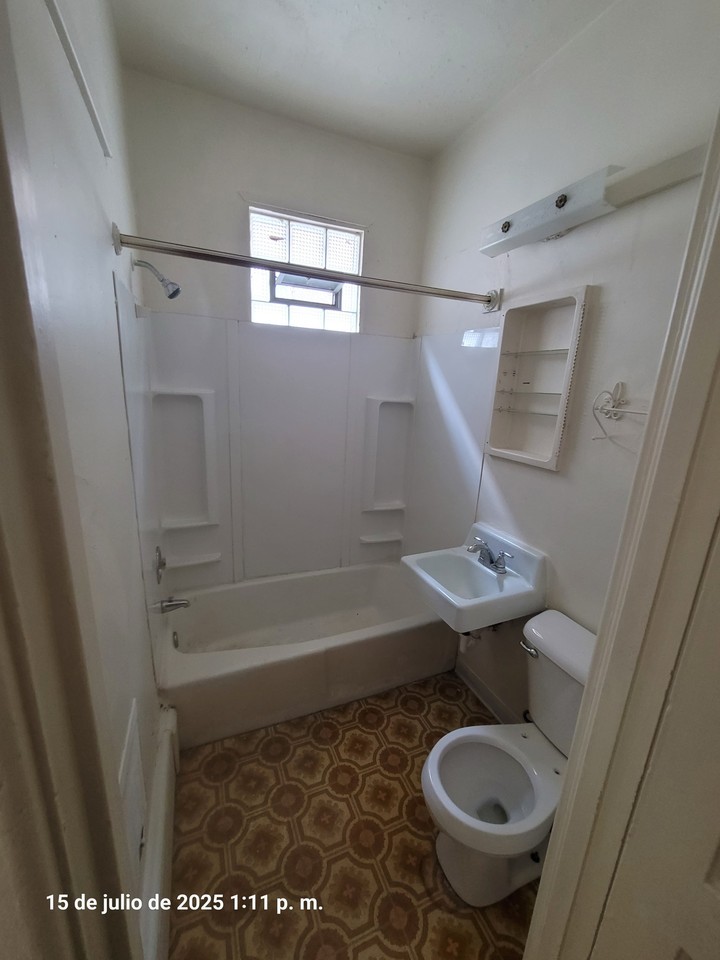 2014 W Greenfield Ave Uppr Front - Photo 4 of 5
