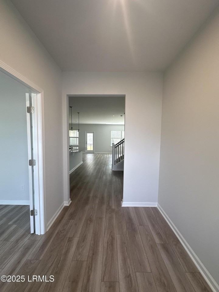 1083 Danner Dr - Photo 7 of 36