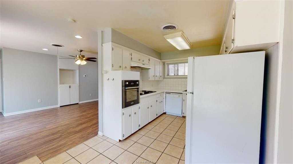 1618 George Bush Dr - Photo 6 of 15