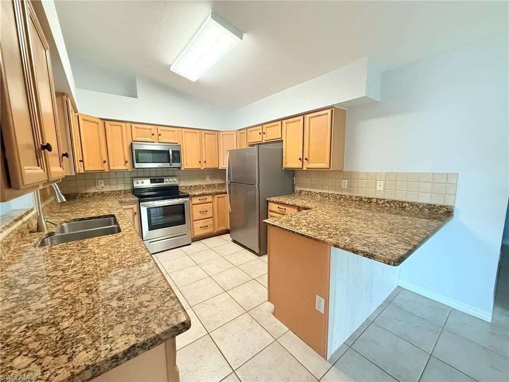 27595 Imperial River Rd - Photo 7 of 28