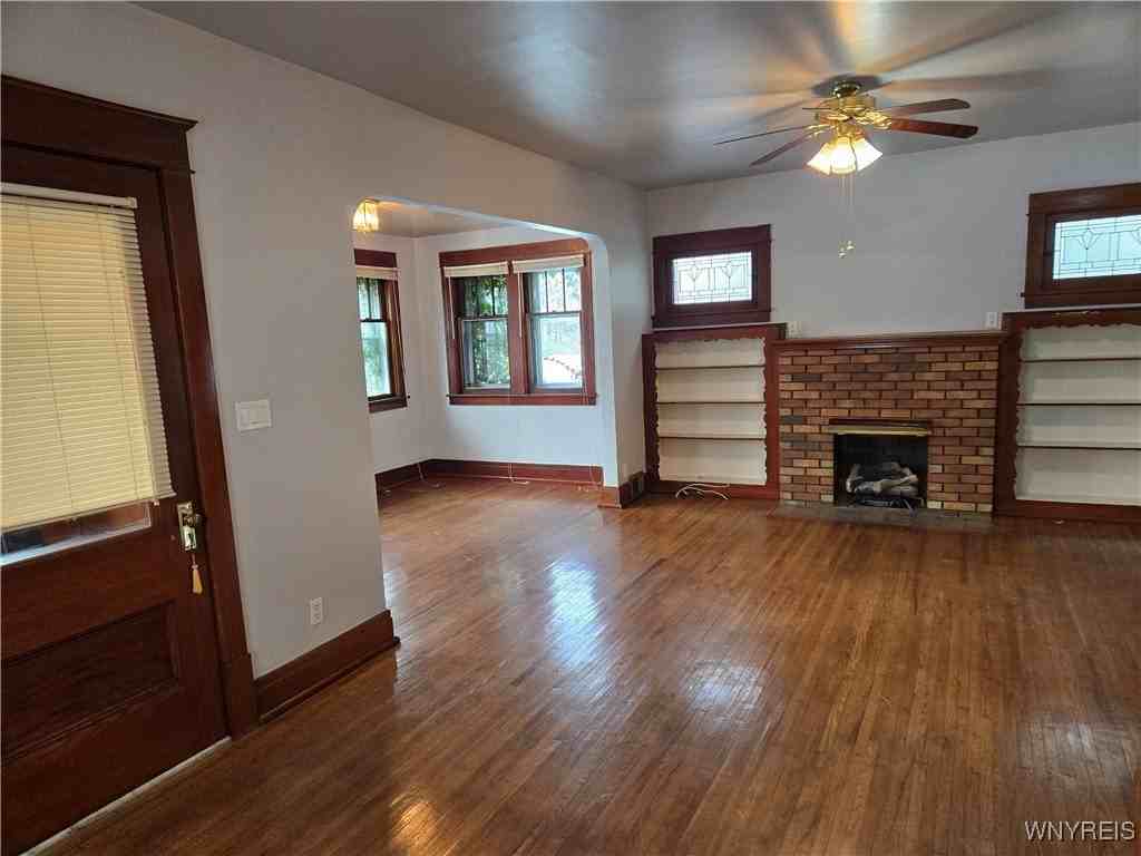 137 Commonwealth Ave - Photo 4 of 31