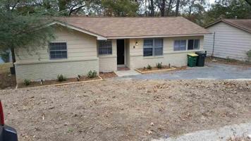 featured image of 8 W Windsor Dr