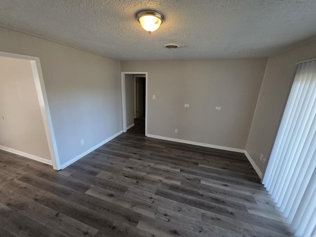 8 W Windsor Dr - Photo 5 of 18