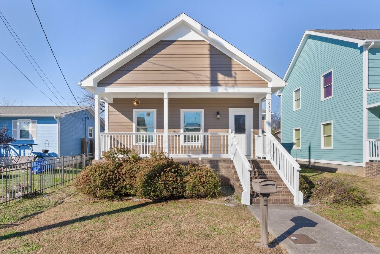 619 N Holly St - Photo 2 of 41