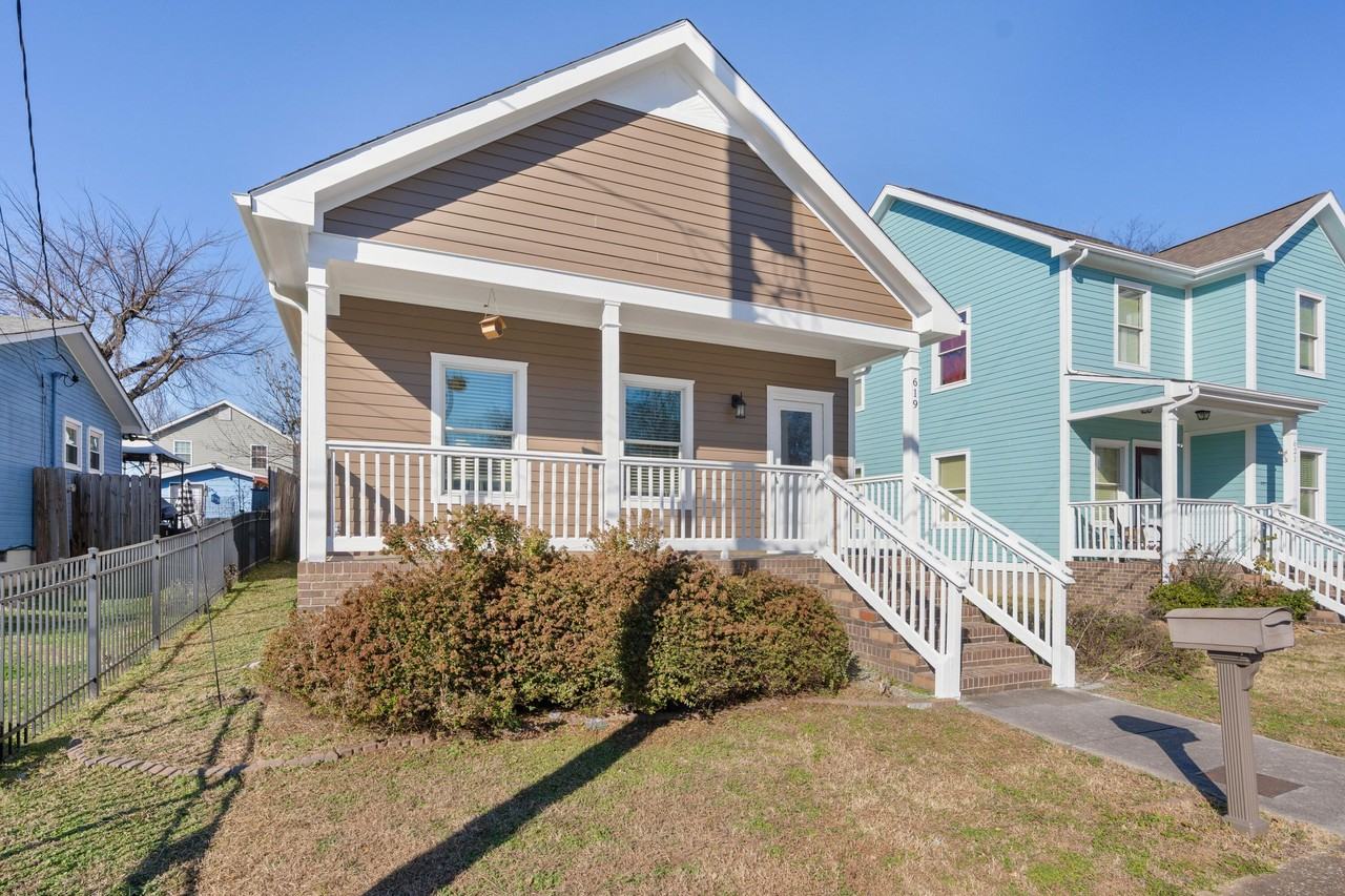 619 N Holly St - Photo 3 of 41