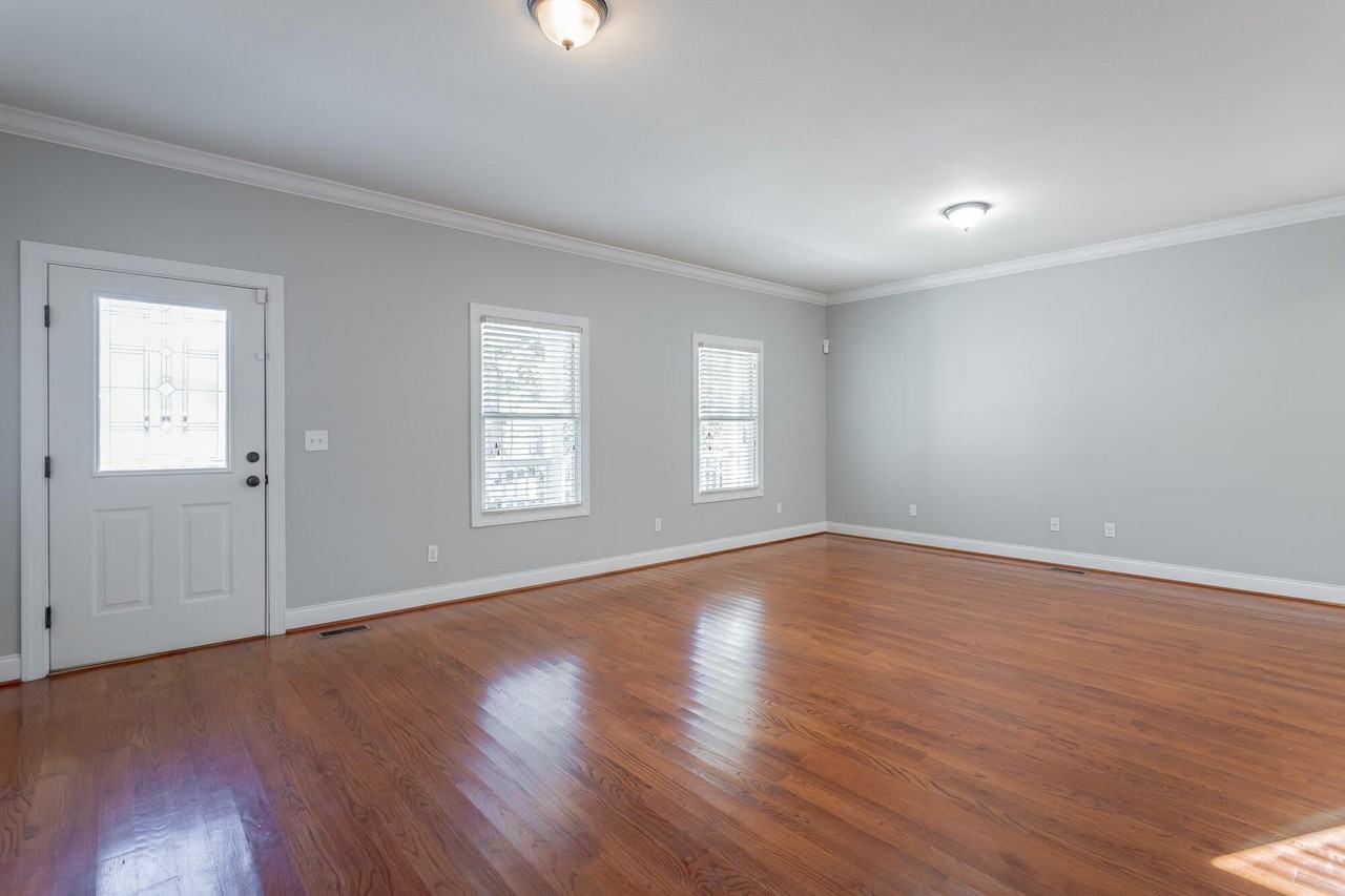 619 N Holly St - Photo 6 of 41