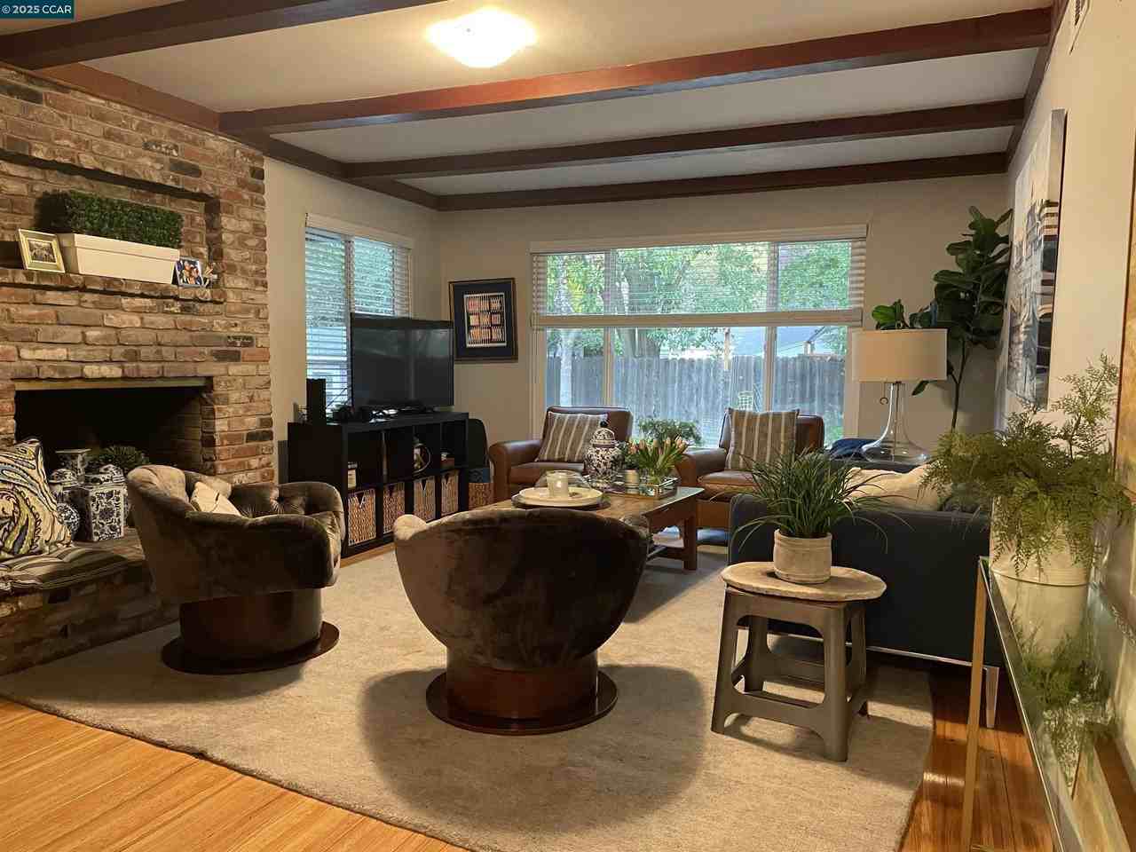 926 Moon Ct - Photo 3 of 14