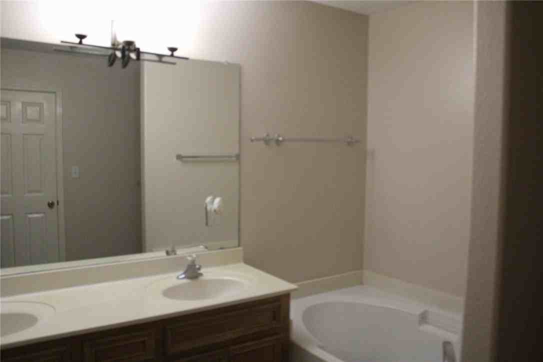 8213 Mima Cir - Photo 7 of 14