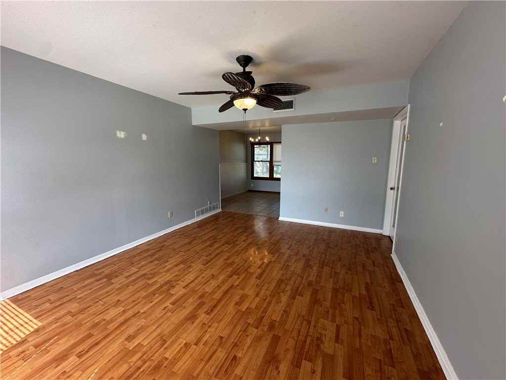 117 Holly Dr - Photo 2 of 33