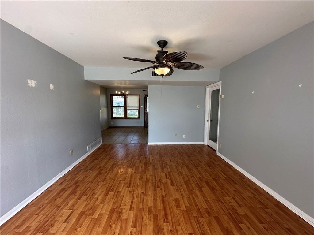 117 Holly Dr - Photo 3 of 33