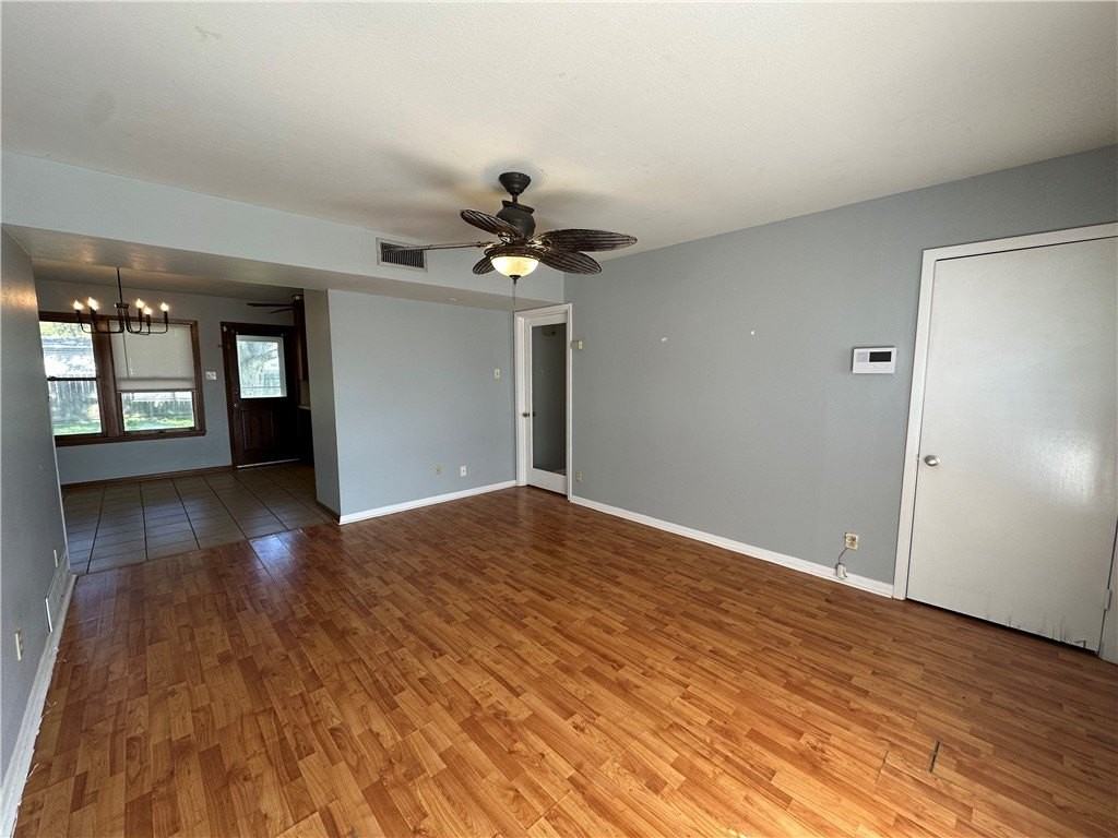 117 Holly Dr - Photo 4 of 33