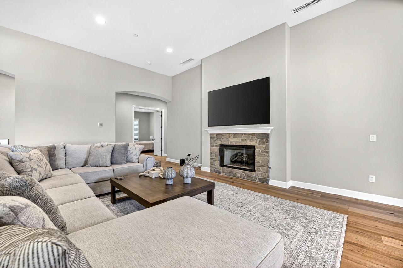 55120 Autumn Valley Ct - Photo 4 of 50