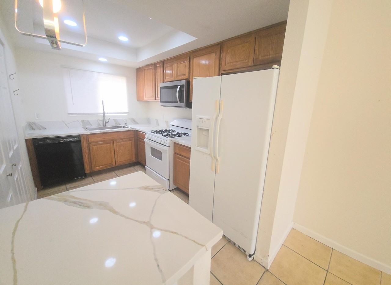 48875 Gosden Ct - Photo 2 of 23