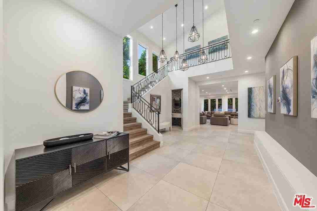 846 N Orange Grove Ave - Photo 3 of 15