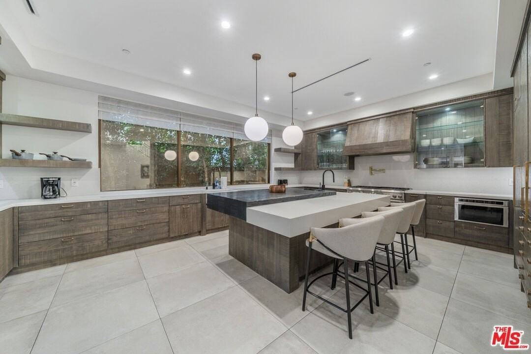 846 N Orange Grove Ave - Photo 4 of 15