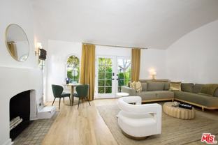 953 N Martel Ave - Photo 1 of 1