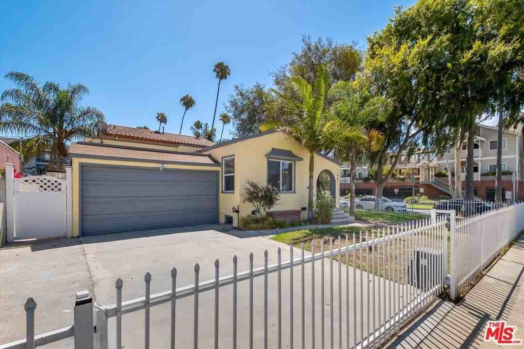 601 E 97th St - Photo 2 of 18