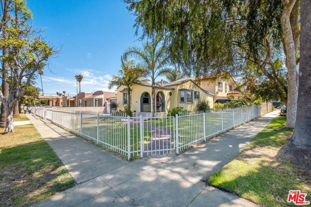 601 E 97th St - Photo 3 of 18