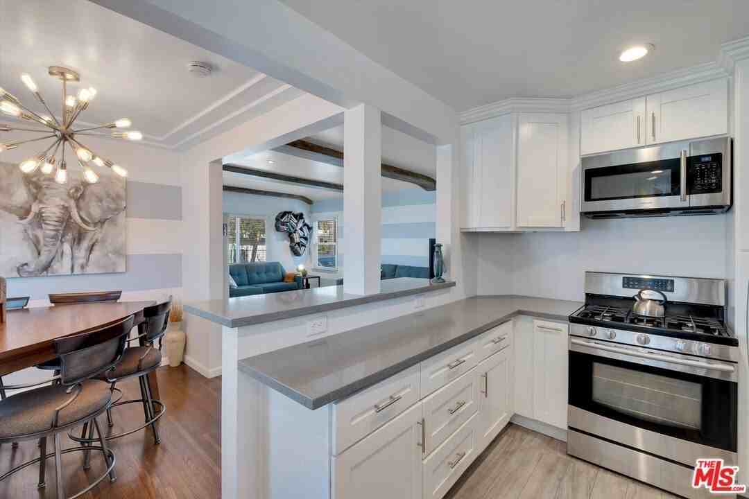 601 E 97th St - Photo 6 of 18