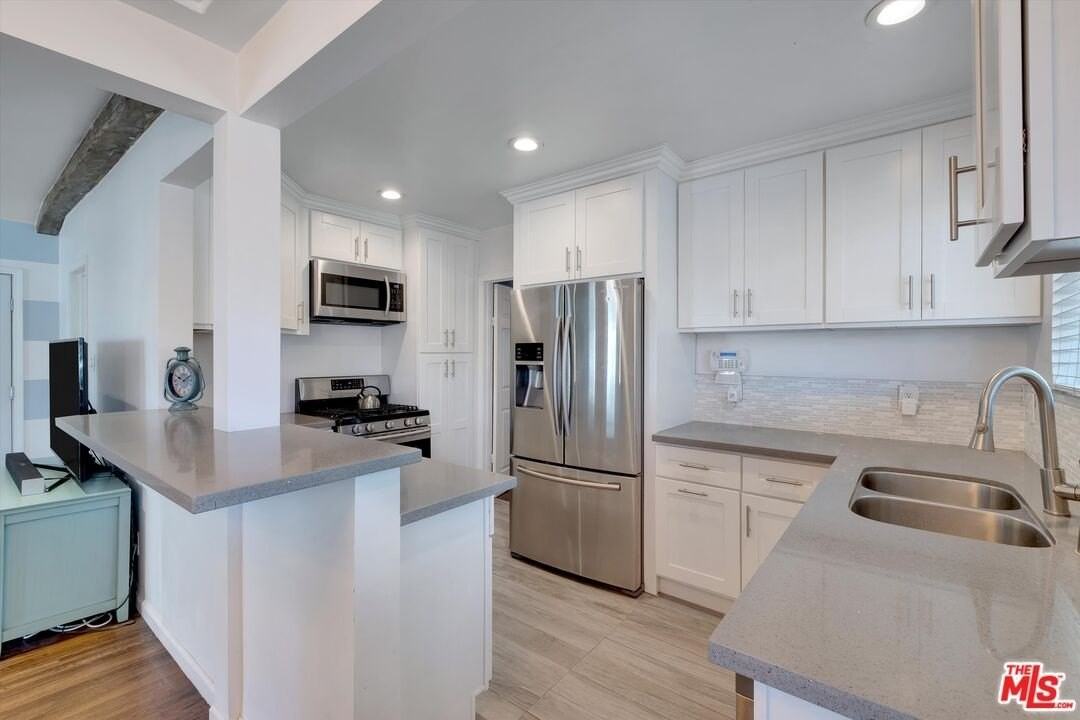 601 E 97th St - Photo 7 of 18