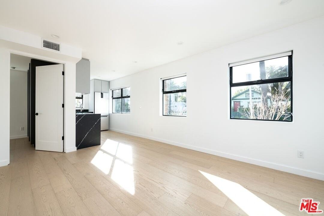 1325 Cabrillo Ave Apt 2 #2 - Photo 3 of 14