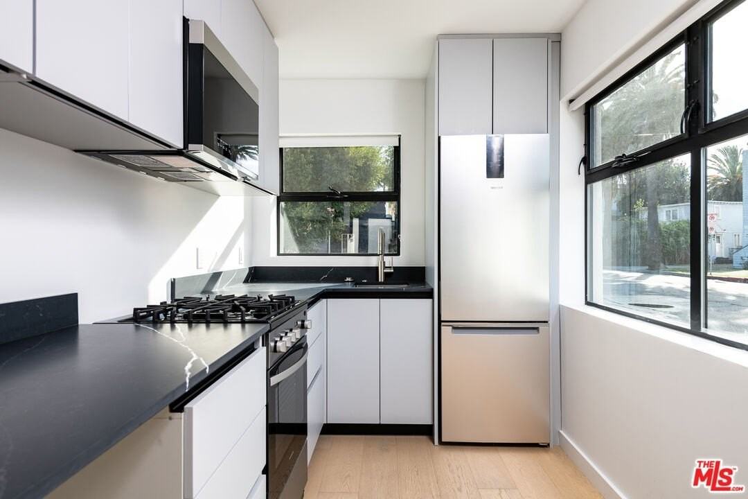 1325 Cabrillo Ave Apt 2 #2 - Photo 4 of 14