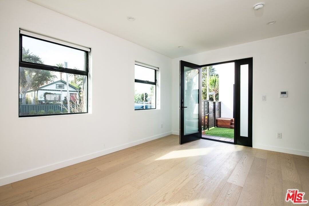 1325 Cabrillo Ave Apt 2 #2 - Photo 5 of 14