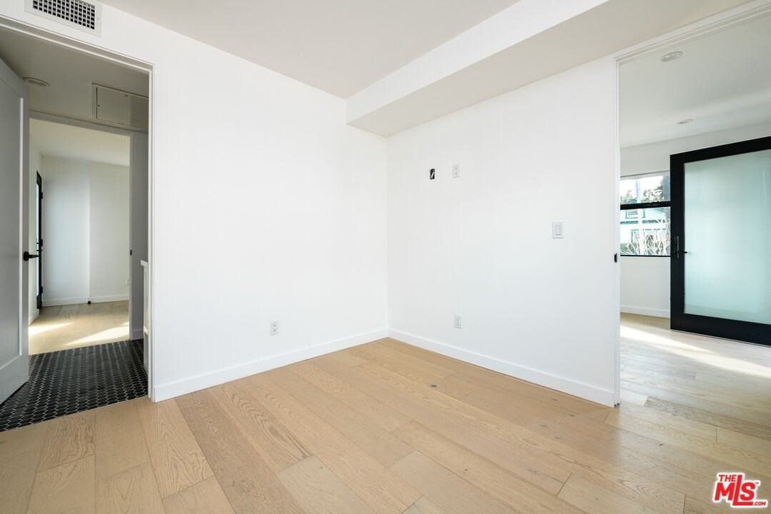 1325 Cabrillo Ave Apt 2 #2 - Photo 7 of 14