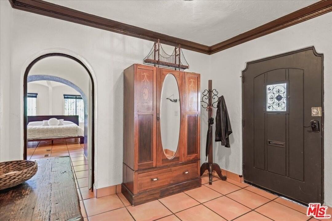 6119 Del Valle Dr - Photo 5 of 50