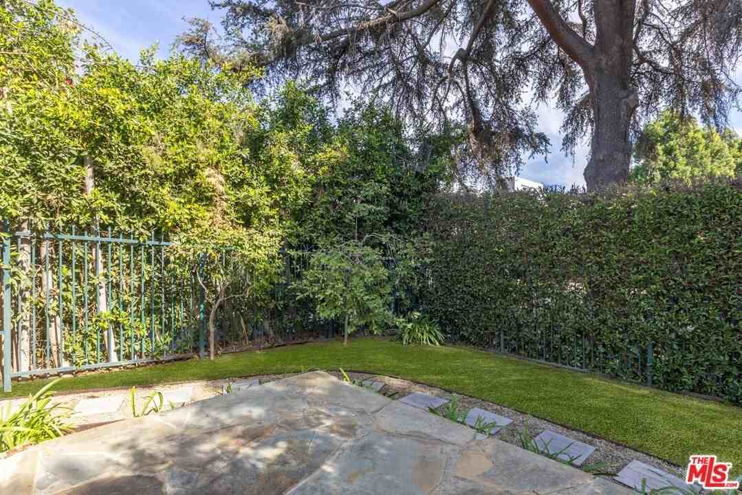 1557 N Stanley Ave - Photo 3 of 47