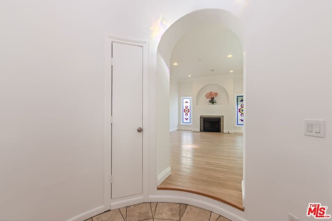 1557 N Stanley Ave - Photo 5 of 47