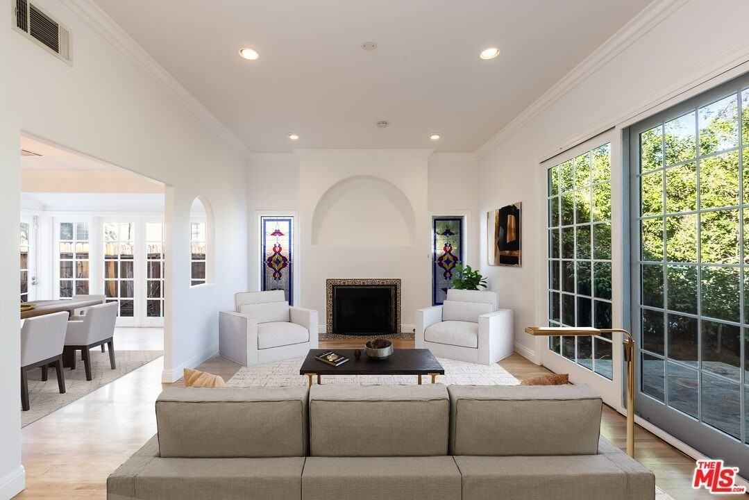 1557 N Stanley Ave - Photo 6 of 47