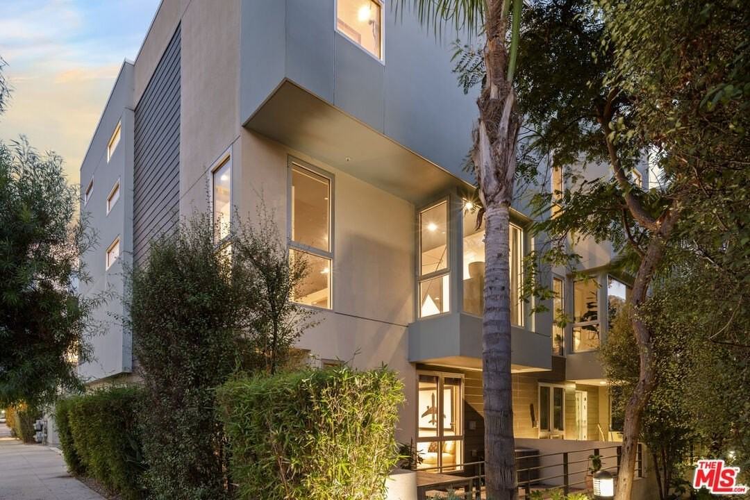 310 Washington Blvd Unit 201 #201 - Photo 2 of 29