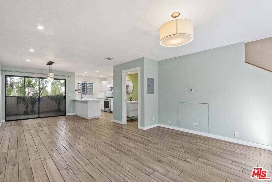 1802 20th St Apt B #B - Photo 2 of 30